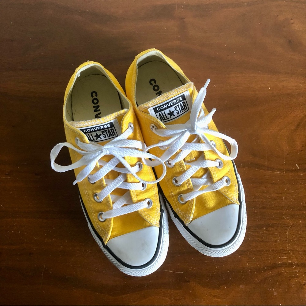 Converse low top sneakers | Women’s 6 | Men’s 4